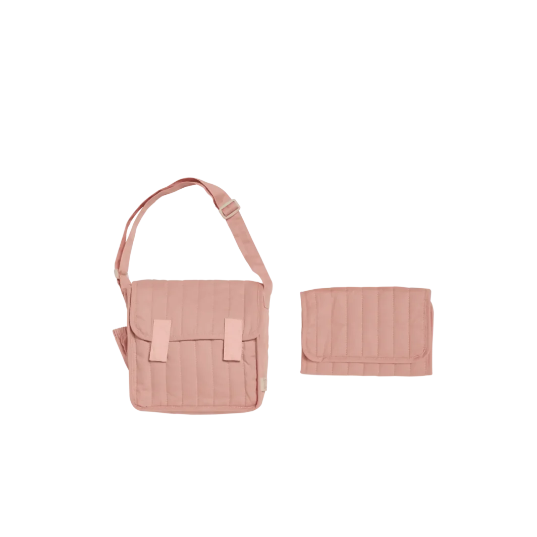 Розов сет – ПОДЛОГА И ТОРБИЧКА за пресоблекување кукли и прошетка 🌸